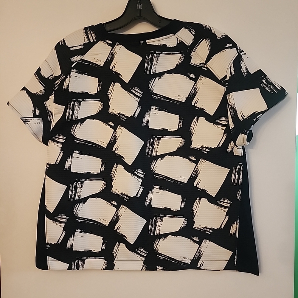 J CREW Abstract Black and White Short Sleeve Top - Picture 4 of 6
